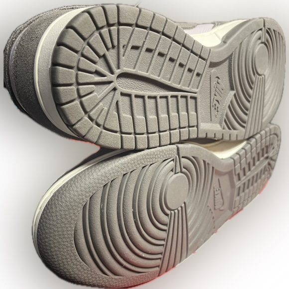 Nike Dunk Low SE Platinum Violet Cave Stone - Picture 8 of 9